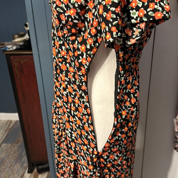 Nasty Gal floral maxi dress Size US 4. Side zip up. - Picture 5 of 8